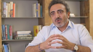 Chobani-CEO-Hamdi-Ulukaya-pledges-2m-to-help-refugees_strict_xxl