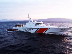MUĞLA'NIN BODRUM İLÇESİ KARAADA AÇIKLARINDA, KAÇAK YOLLARDAN YUNANİSTAN ADALARINA GİTMEYE ÇALIŞAN İKİ AYRI GRUP SAHİL GÜVENLİK EKİPLERİNİN MÜDAHALESİYLE KURTARILIRKEN, 5 GÖÇMEN HAYATINI KAYBETTİ. (BEKİR TOSUN/MUĞLA-İHA)