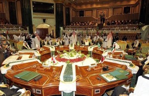 خادم-الحرمين-مترئسا-القمة-الخليجية-الـ-32-في-الرياض-العام-الماضي-561x360