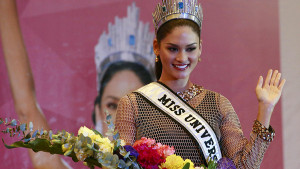 Miss Universe 2015 Pia Wurtzbach waves during a news conference at a hotel in Quezon city, metro Manila January 24, 2016, after her return to the Philippines. REUTERS/Romeo Ranoco