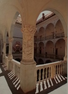 اعمدة القصر